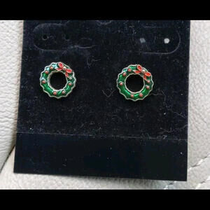 Avon Gold Tone Christmas Wreath Post Stud Earrings. Vintage. Holidays. Red/Green